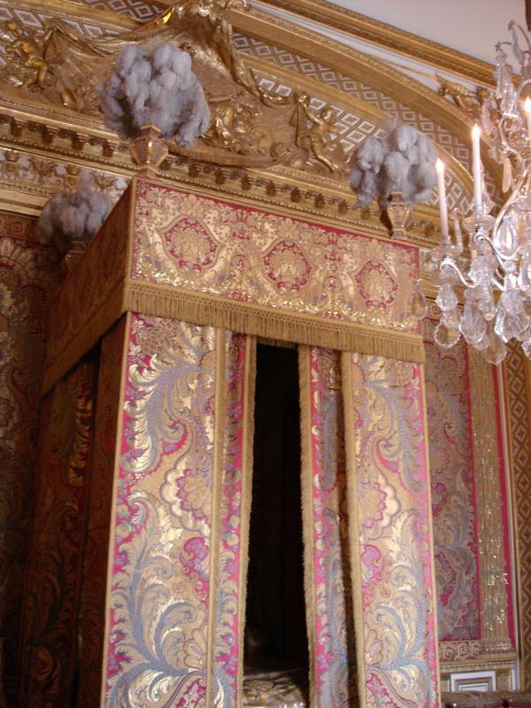 Name:  Versailles,_chambre_du_roi.jpg
Views: 672
Size:  91.4 KB