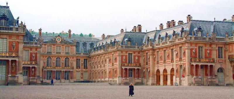 Name:  03-ene-Chateau-de-versailles-cour.jpg
Views: 614
Size:  51.6 KB