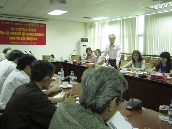 Ông Đỗ Ngọc Bình, Chủ tịch Hội Tem Việt Nam chủ trì Hội nghị bất thường ngày 19/5/2014 tại Hà Nội.